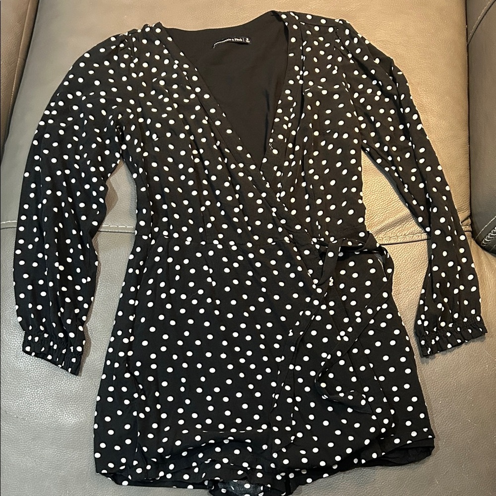 Abercrombie & Fitch Black and White Polka Dot Wrap short romper, size S